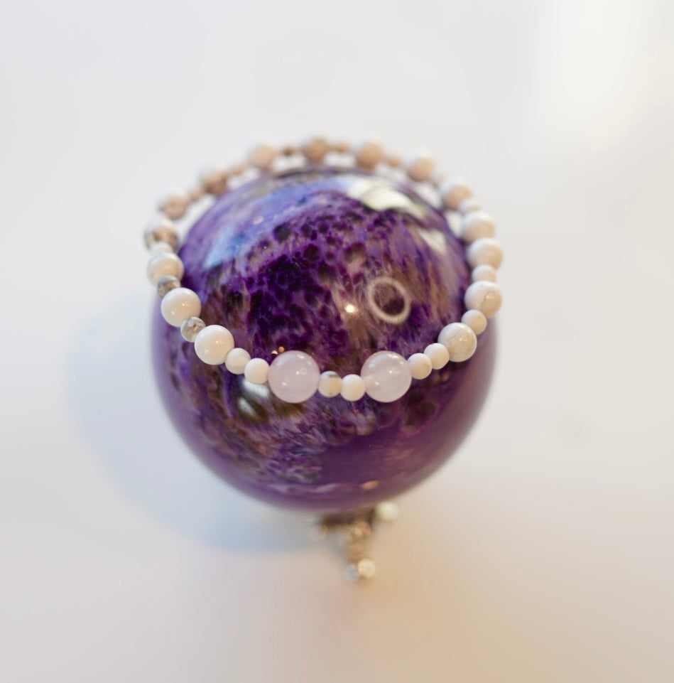 Crystal bracelet - size S/M - Rose Quartz and Howlite